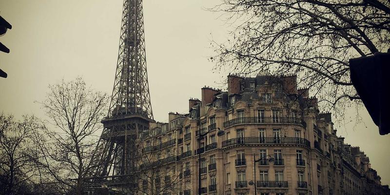 沉浸英伦魅力：伦敦西区音乐剧深度指南，解锁购票技巧、必看剧目与后台探秘